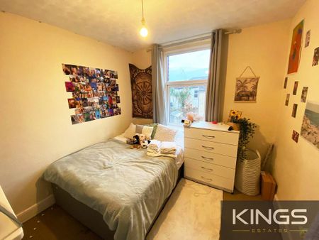 5 bedroom detached house to rent - Photo 2