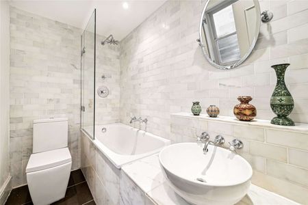 A charming one bedroom apartment with a private patio garden. - Photo 2