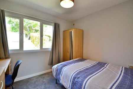 5 bedroom semi-detached house to rent - Photo 3