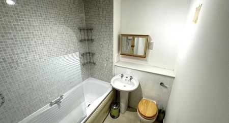 1 Bed Flat, Menzies Road, AB11 - Photo 4
