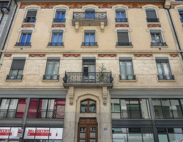 Beautiful apartment near the station - Photo 1