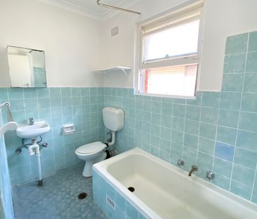 Spacious one bedroom apartment in a Small Block - Photo 4