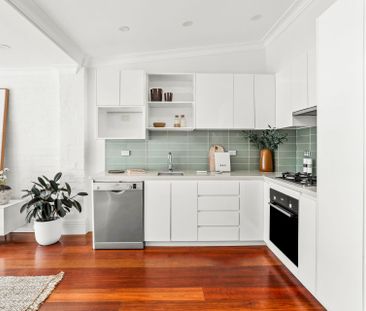 A spacious, light-filled inner city haven - Photo 5