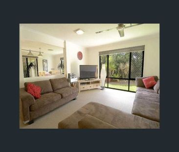 Spacious 4 Bedroom Family Home Plus Office/ Study! - Photo 1