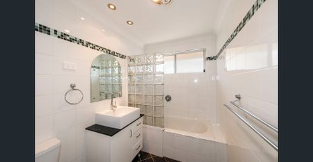 Available Now, Modern Home With Ducted Air Conditioning - Photo 2