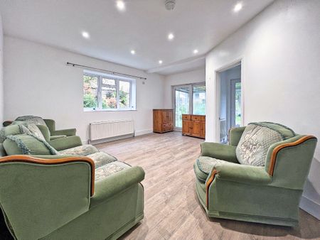 St. Johns Road, Farnborough, Hampshire, GU14 - Photo 4
