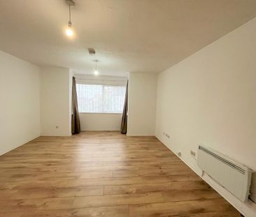 2 bedroom ground floor flat to rent - Photo 5