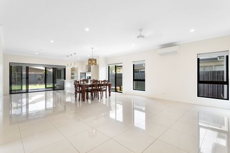 Immaculately Presented Spacious Home - Photo 2
