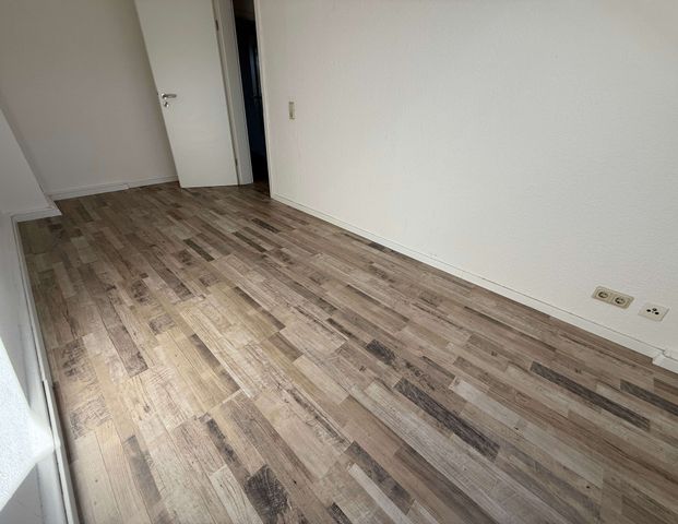 Viel Platz / WG gerecht / zzgl. EBK* mit dem Aufzug ins 4.OG !! - Foto 1
