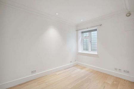 An exceptional six bedroom family home situated in one of Petersham's premier roads - Photo 5
