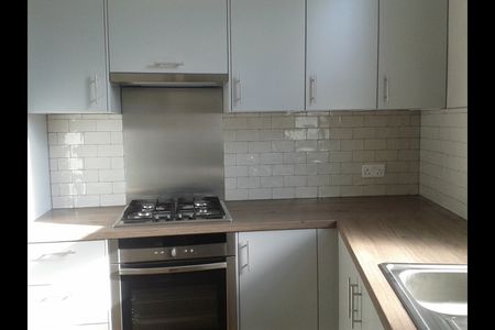 2 Bed Flat, Henniker Gardens, E6 - Photo 5