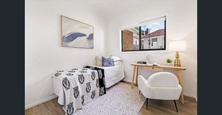 Spacious double brick family home - Photo 3