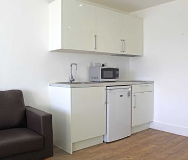 Cardinal Court, Oldham - Photo 6