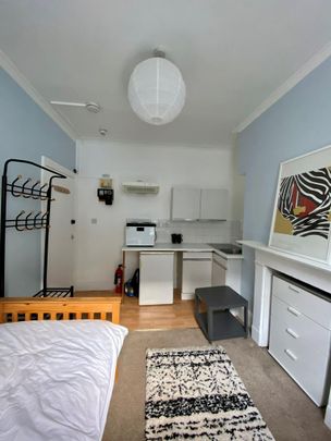 1 bedroom in a house share to rent - Photo 1