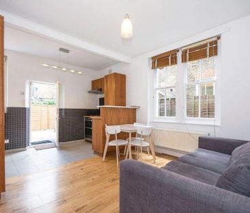 3 bedroom flat to rent - Photo 4