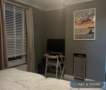 1 bedroom in a house share to rent - Photo 4