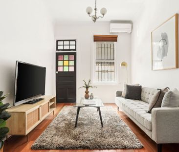 Three Bedroom Terrace in Amazing Location - Photo 3