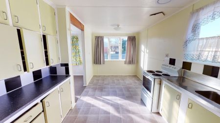 Awapuni - 3 Bedrooms - Photo 3