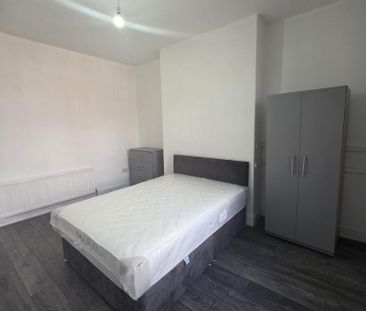 4 bedroom terraced house to rent - Photo 2