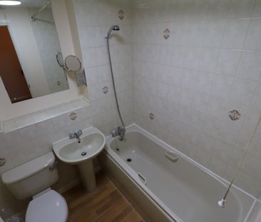 2 bedroom house to rent Sheldon Close, Harlow, CM17 - Photo 4