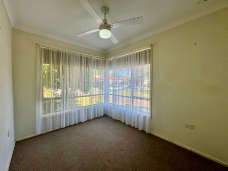 SPACIOUS 3-BEDROOM HOME IN A QUIET SPEERS POINT LOCATION - Photo 3