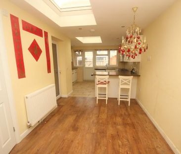 3 bedroom terraced house to rent - Photo 6