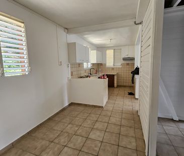 Location Maison 4 pièces 120m² PETIT BOURG 97170 - Photo 2