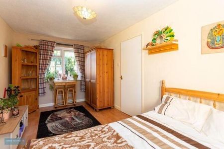 4 bedroom detached house to rent - Photo 4