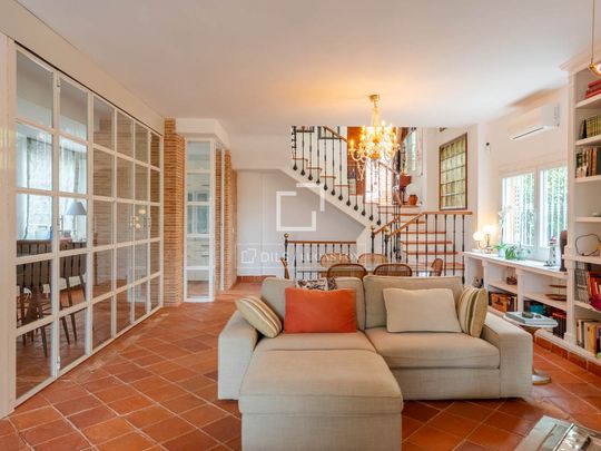 Excellent 4 Bedroom house / villa for rent in La Eliana, Valencia - Photo 1