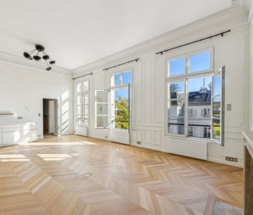Location Appartement Paris 8 5 Pièces 155 m² - Photo 2