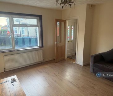 3 bedroom end of terrace house to rent - Photo 2