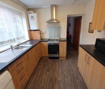 Room in a Shared House, Clovelly Road, SO14 - Photo 3