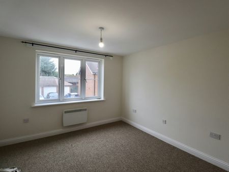 Flat to rent on - Photo 2