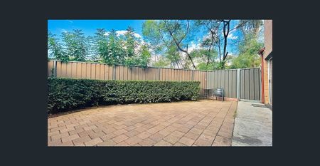 Two Bedroom Townhouse! - Photo 3