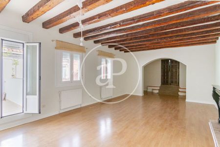 Luxury penthouse for rent in Madrid, Spain - Photo 2