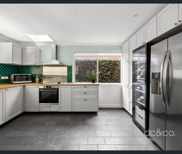Versatile family living in a convenient setting - Photo 6
