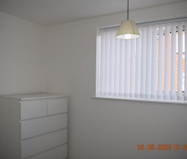 4 bedroom semi-detached house to rent - Photo 5