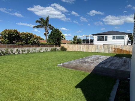 Charming Mount Maunganui 2BR Home! - Photo 5