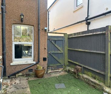 4 Bedroom Semi-Detached To Rent - Photo 6