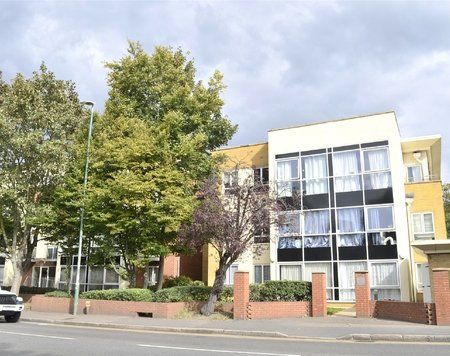Woodcote Road, Wallington, SM6 - Photo 3