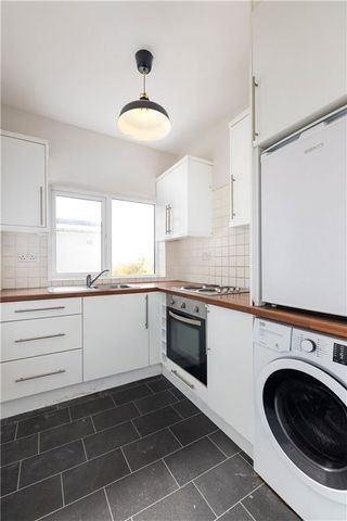 13 Cambria, De Vesci Court, Dun Laoghaire, Co. Dublin - Photo 4