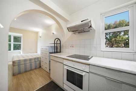 Studio to rent - Photo 2
