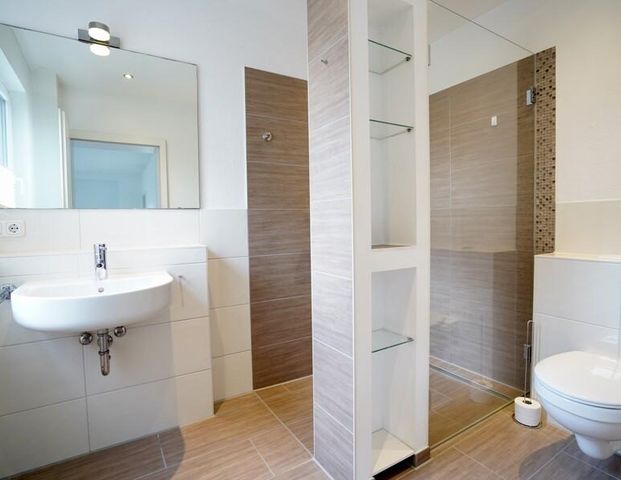 3-Zimmer-Erdgeschosswohnung in gepflegtem Mehrfamilienhaus - Photo 1