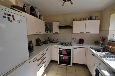 3 bedroom terraced house to rent - Photo 3