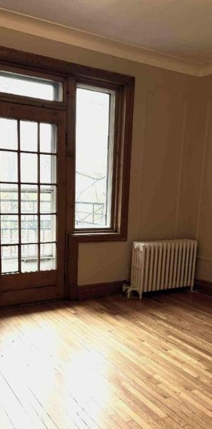 PRES DU METRO SNOWDON 2 CHAMBRES FERMEES- RENOVE - Photo 1