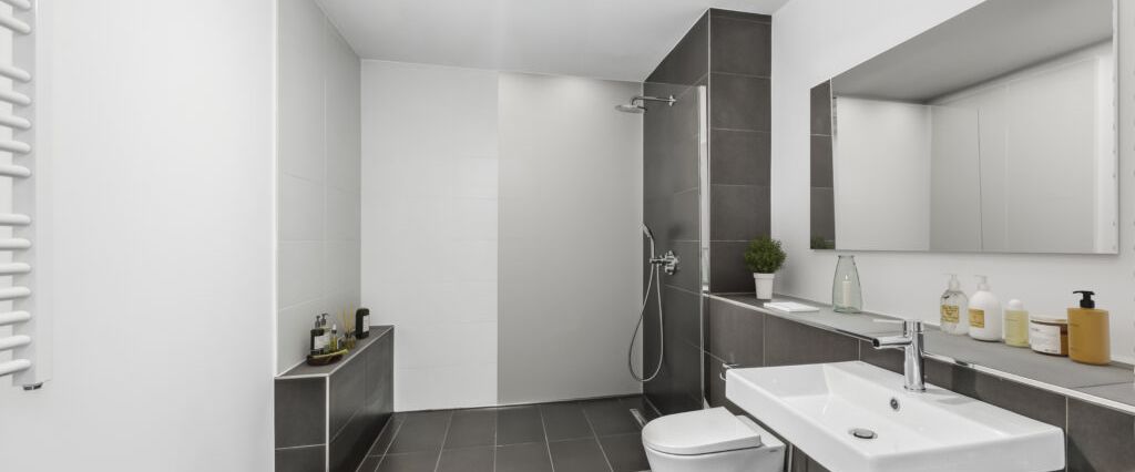 Live Stylish – Modernes 3-Zimmer-Apartment mit Loggia im Herzen der Colonnades - Photo 1