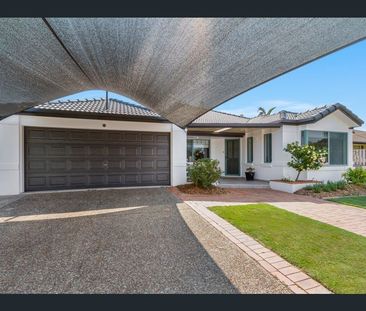 4 Spacious Bedrooms house with Parent/Kids Retreats Area at Monterey Keys - Photo 3