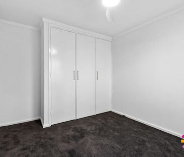 LIGHT AND BRIGHT 2 BEDROOM MODERN APARTMENT IN SECURE COMPLEX! - Photo 1