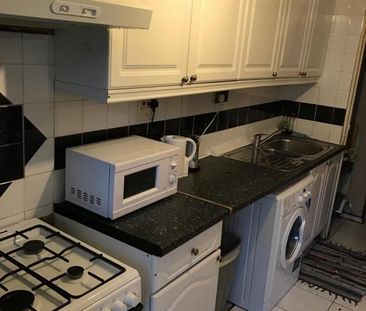 Room in a Shared Flat, Clark St, E1 - Photo 3