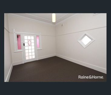 Older Home 3 bedroom - Available 26/2/26!!! - Photo 2